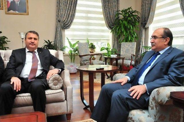 Yunusemre Belediye Başkanı &Ccedil;er&ccedil;i, Vali Savaş&rsquo;ı Ziyaret Etti 1