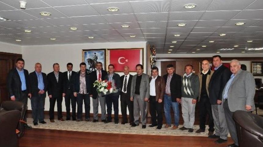 Nazilli Belediyespor Y&ouml;netimi, Onursal Başkan Alıcık'ı Tebrik Etti