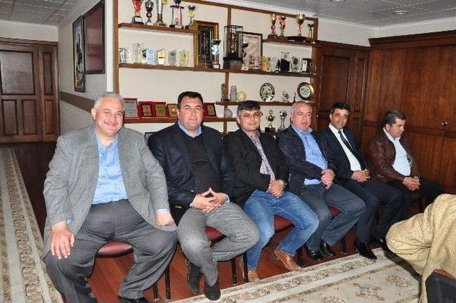 Nazilli Belediyespor Y&ouml;netimi, Onursal Başkan Alıcık ı Tebrik Etti 1