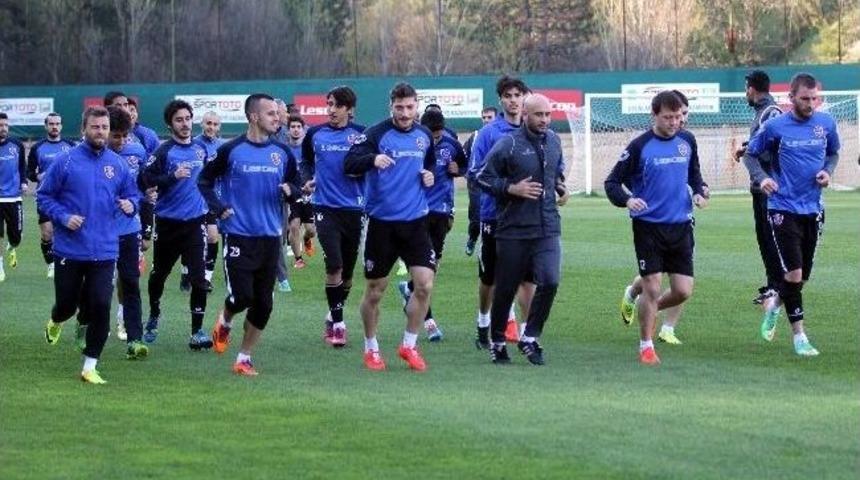 Kardemir Karab&uuml;kspor, Akhisar Belediyespor Karşısında Temkinli