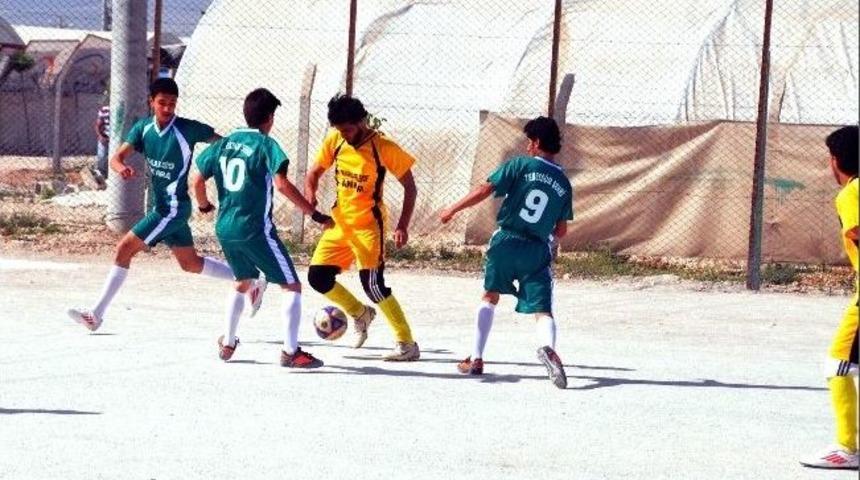 &Ccedil;adır Kentte 20 Takım Arasında Futbol Turnuvası Başladı