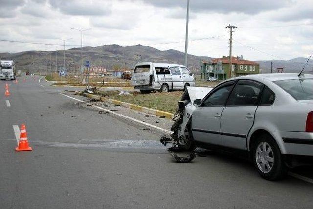 Sivas’ta Trafik Kazası: 5 Yaralı