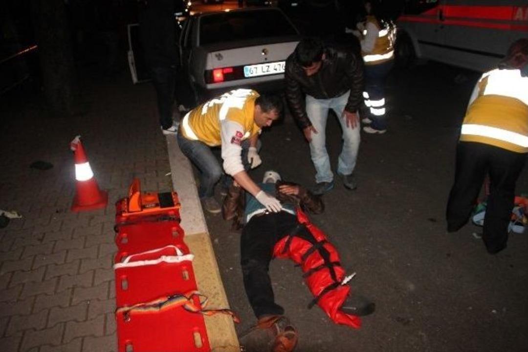 Alkoll&uuml; S&uuml;r&uuml;c&uuml; Motosiklete &Ccedil;arptı: 1 Yaralı