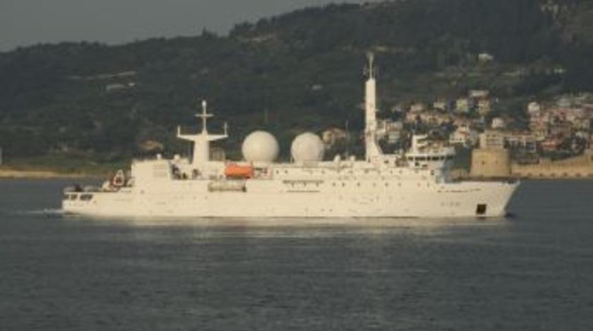 Fransız Askeri Gemisi &Ccedil;anakkale Boğazı'ndan Ge&ccedil;ti