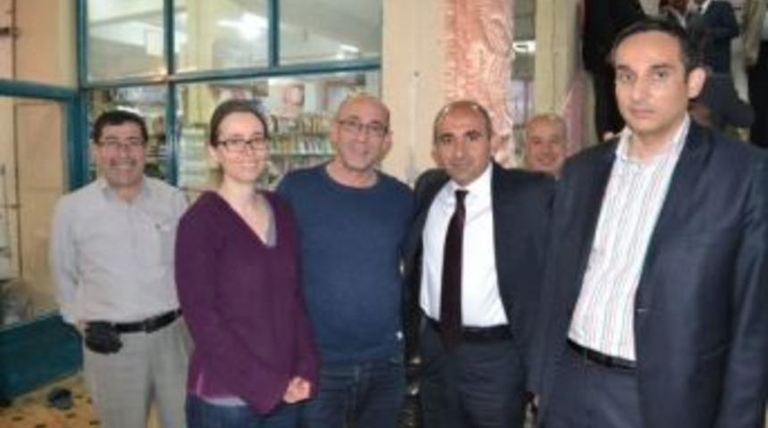 Belediye Başkanı Kara, Fransız Turistlere İlgi G&ouml;sterdi