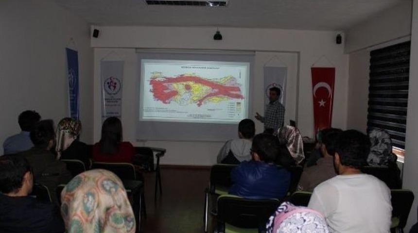 Gen&ccedil;lere Y&ouml;nelik Deprem Eğitimi Verildi