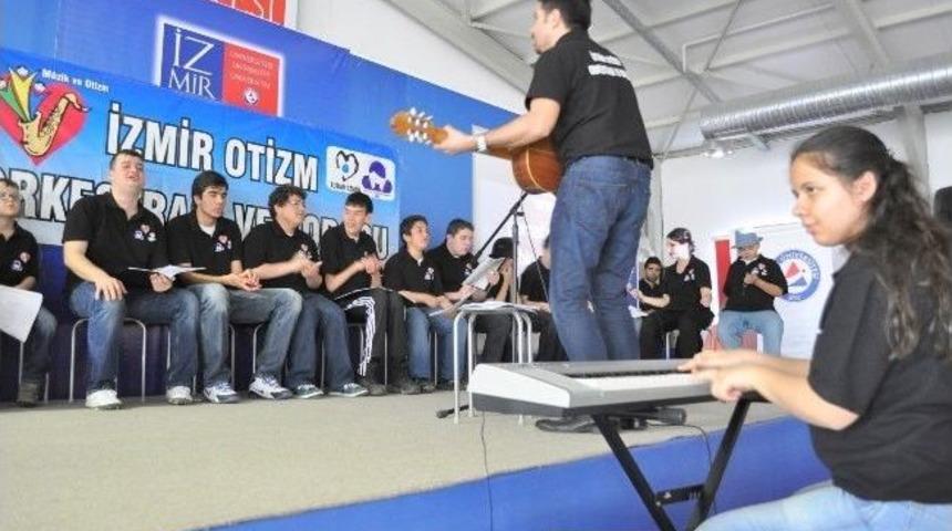 "otizm, Hayata G&uuml;zel Renkler Katmaya Engel Değil"