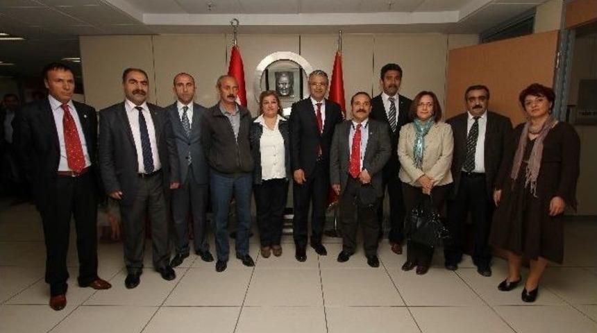 Karşıyaka Belediyesi'ne Ziyaret&ccedil;i Akını!
