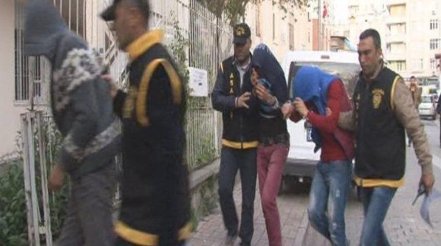 Otomobil &Ccedil;aldı, Kaza Yaptı, At Yarışı Oynarken Yakalandı