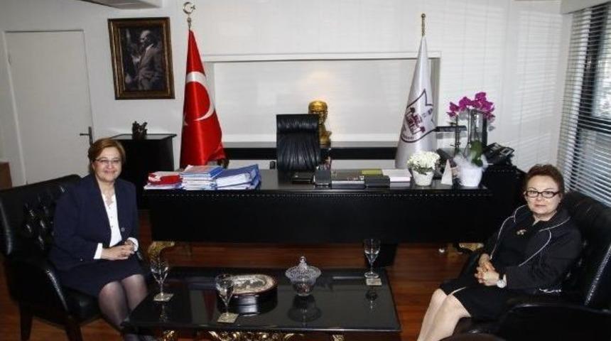 T&uuml;rkeg&uuml;l Hanım'dan Başkan Pektaş'a Kutlama