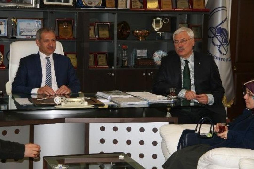 Ak Parti Adapazarı İl&ccedil;e Teşkilatından Başkan Dişli&rsquo;ye Ziyaret