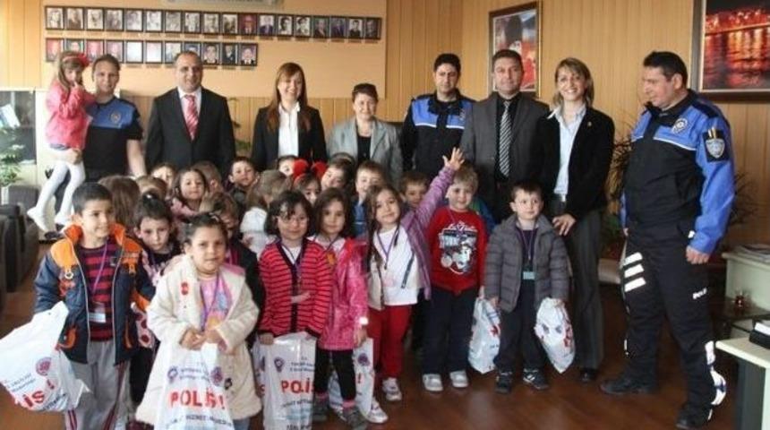 Minik &Ouml;ğrencilerden İl Emniyet M&uuml;d&uuml;r&uuml;l&uuml;ğ&uuml;ne Ziyaret