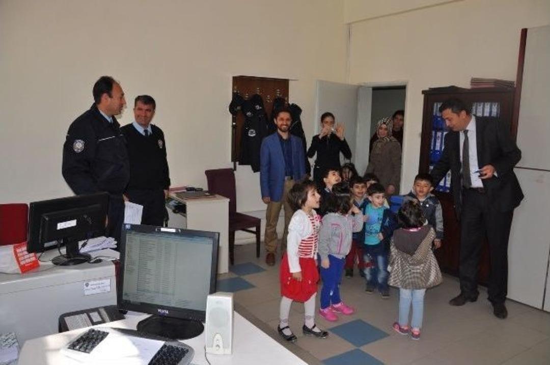 Miniklerden Polislere Ziyaret