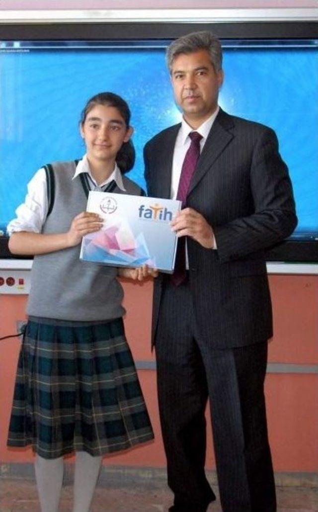 Fatih Projesi Kapsamında Siverek'te 2 Bin 208 Adet Tablet Dağıtıldı