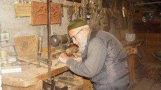 Asırlık Ahşap Oyma Ustası