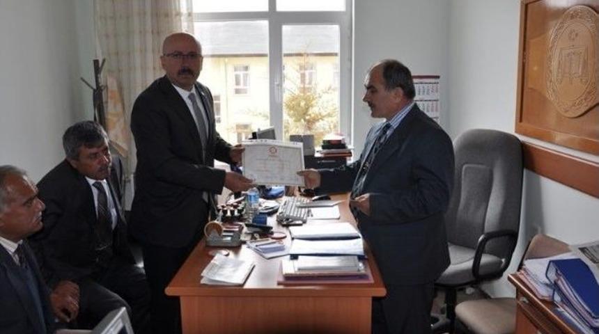 Belediye Başkanı Samur, Mazbatasını Aldı