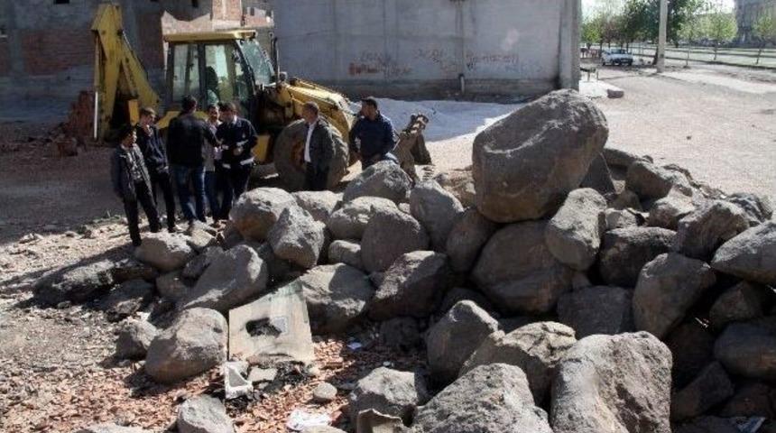 Siverek Belediyesi Hafriyatları Temizlemeye Başladı