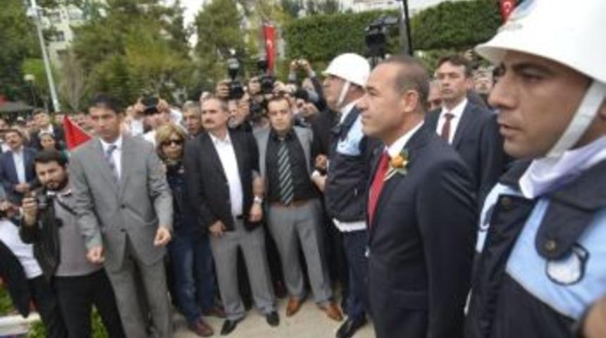 H&uuml;seyin S&ouml;zl&uuml;&rsquo;den Ata&rsquo;ya Saygı