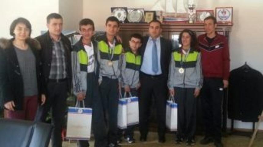 &Ouml;zel Sporculardan &Ouml;zel Ziyaret