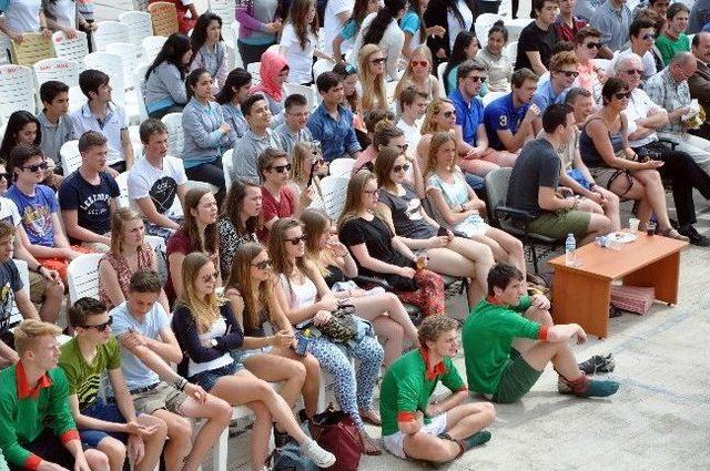 Belçikalı Öğrencilerden Kardeş Okul Ziyareti