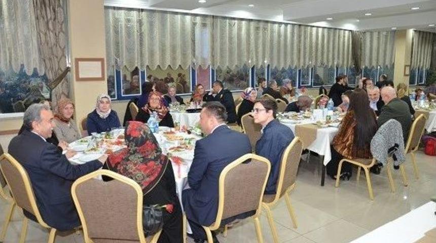 Şehit Ailelerine Yemek Verildi