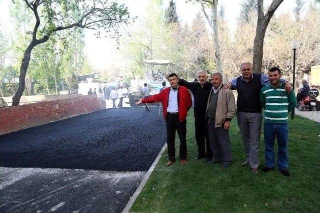 Şehitkamil Belediyesi Asfaltsız Yol Bırakmıyor