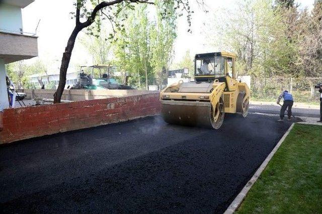 Şehitkamil Belediyesi Asfaltsız Yol Bırakmıyor