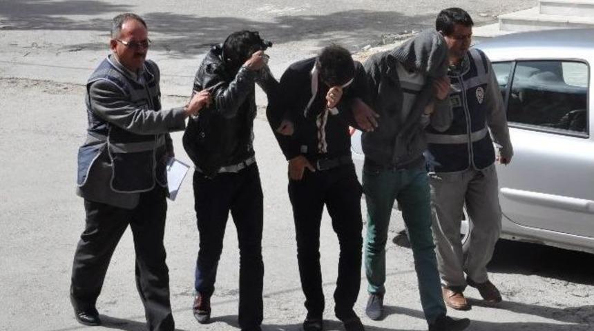 Akşehir&rsquo;de Ak&uuml; Hırsızları Yakalandı