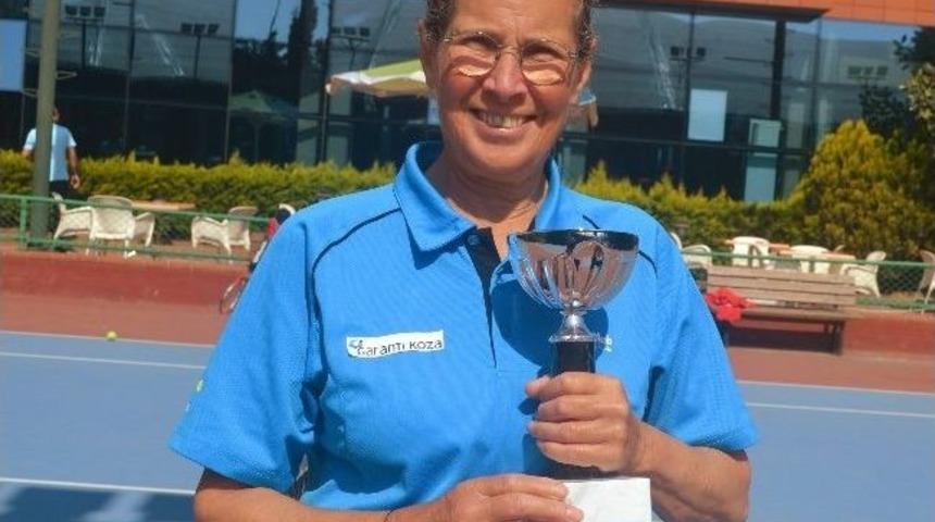 70&rsquo;lik Kadın Tenis&ccedil;i Esen Şampiyon Oldu