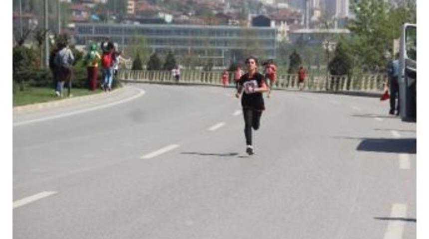 Karab&uuml;k&rsquo;te Atletizm Final Koşusu Yapıldı