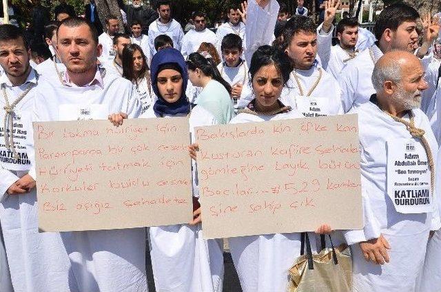 Kefen Giyip Mısır'daki İdam Kararlarını Protesto Ettiler