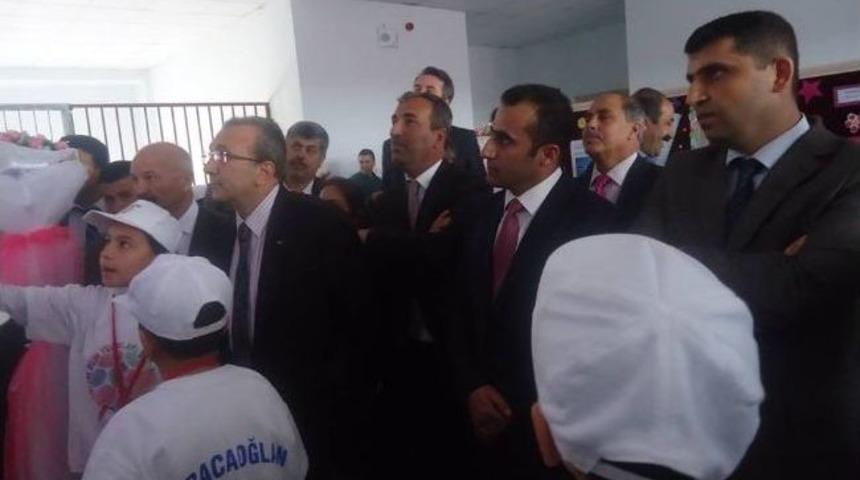 Şehitk&acirc;mil Karacaoğlan Ortaokulu'nda T&uuml;bitak İşbirliğiyle Bilim Fuarı D&uuml;zenlendi