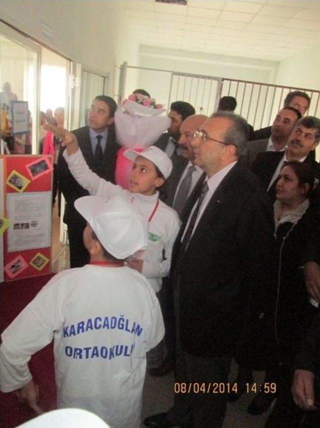 Şehitkâmil Karacaoğlan Ortaokulu'nda Tübitak İşbirliğiyle Bilim Fuarı Düzenlendi