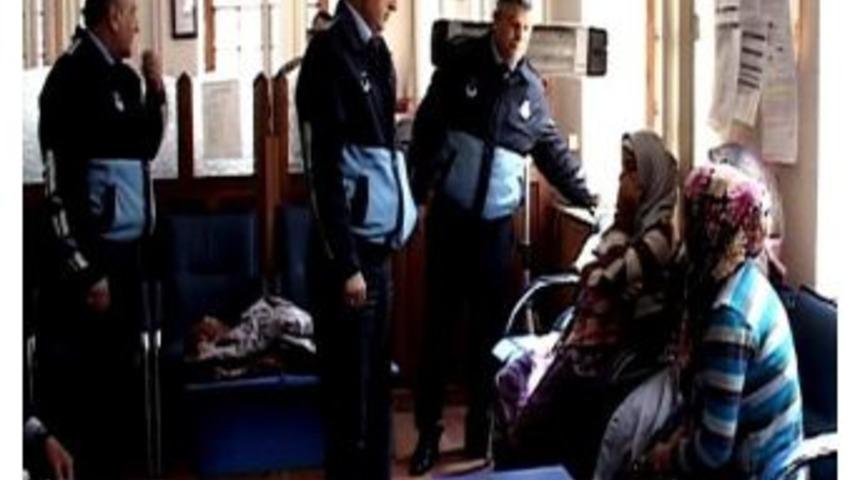 Karnı Burnunda Dilencilik Yaparken Yakalandılar