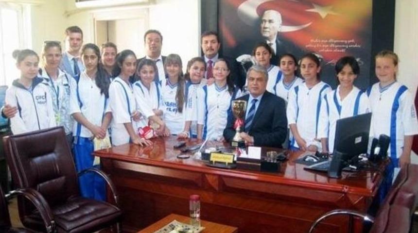 Edremit&rsquo;teki Başarılı &Ouml;ğrencilerden Ziyaretler