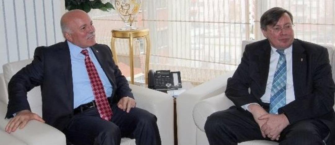 Macaristan B&uuml;y&uuml;kel&ccedil;isi Hovari, Sekmen'i Ziyaret Etti