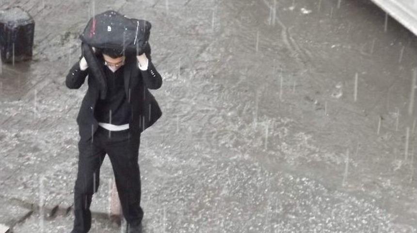 Malatya&rsquo;da Dolu Yağışı Etkili Oldu