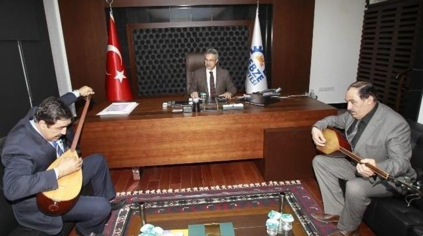 Aşıklardan Belediye Başkanına Sazlı S&ouml;zl&uuml; Kutlama