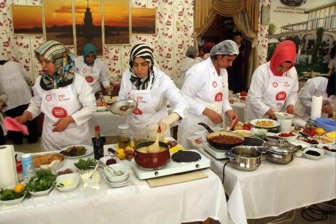 Ev Hanımları J&uuml;ri Karşısında Ter D&ouml;kt&uuml;