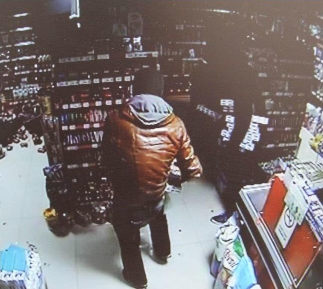 Marketi Soyan Maskeli Hırsızlar G&uuml;venlik Kamerasına Yakalandı