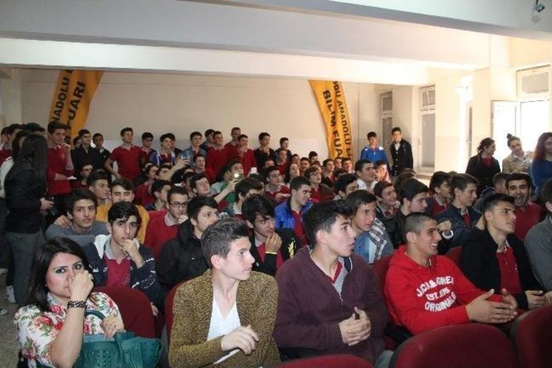 Hami Mandıralı Ve Kaleci Onur Recep Kıvrak&rsquo;tan Trabzon Erdoğdu Anadolu Lisesi&rsquo;ne Ziyaret