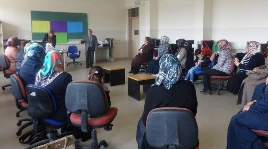 Yerk&ouml;y&rsquo;de 7-19 Yaş Aile Eğitim Semineri Veriliyor