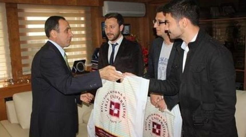 F&uuml; Rekt&ouml;r&uuml; Demirdağ, Başarılı İletişim Fak&uuml;ltesi &Ouml;ğrencilerini &Ouml;d&uuml;llendirdi