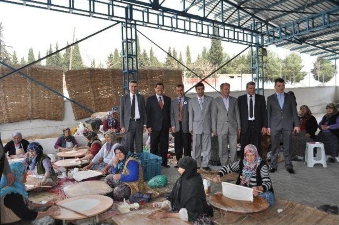 Demirci&rsquo;de Kadınlar Yağmur Yağması İ&ccedil;i Hayır Dağıttı