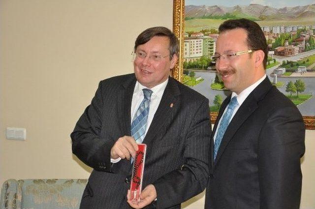 Macaristan Büyükelçisi’nden Erzurum Valiliğine Ziyaret