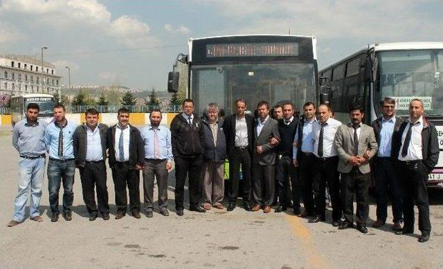 Halk Otob&uuml;s&uuml;ne Taşlı Saldırı 3