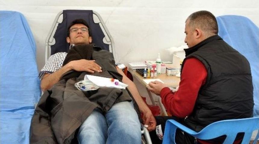 G&ouml;lbaşı İl&ccedil;esinde Kan Bağışı Kampanyası