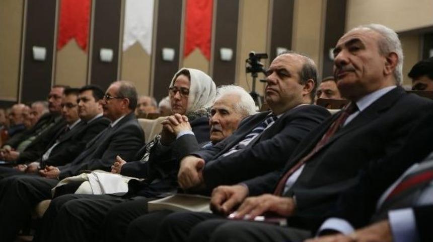 T&uuml;rk Şiirinin "dede Korkut"una Fahri Doktora