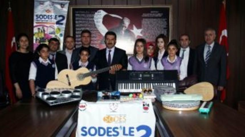 &Ouml;ğrencilerin M&uuml;zik Aleti Sevinci