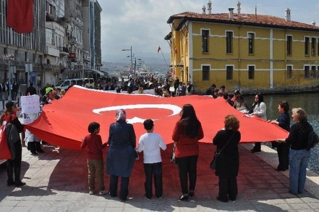 İzmir'de Polis Eşlerinden Eylem